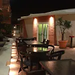 E\' Hotel 